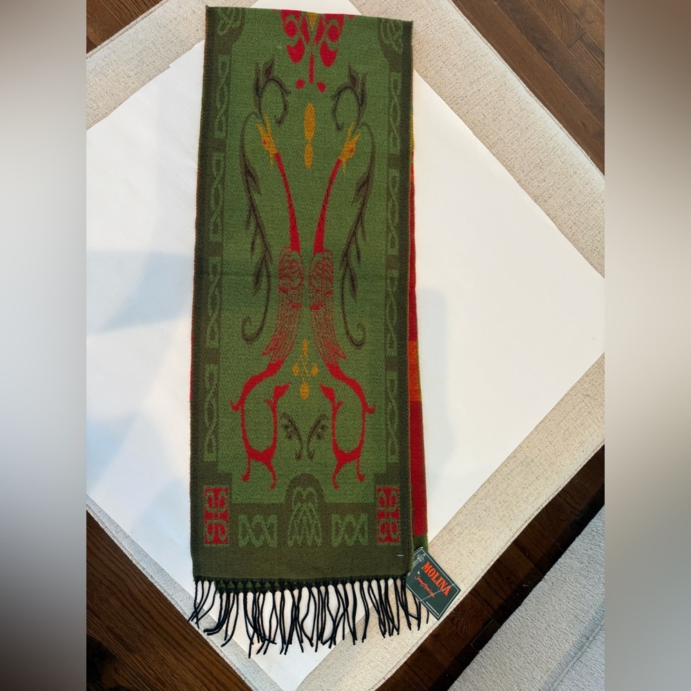 BNWT Molina by Jimmy Hourihan Red and Green Acrylic Scarf Great Gift - Picture 3 of 7